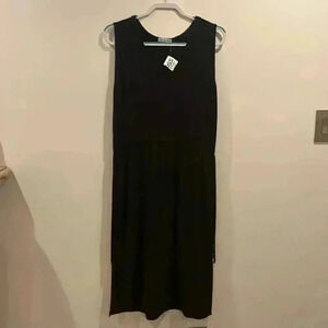 Black v neck dress